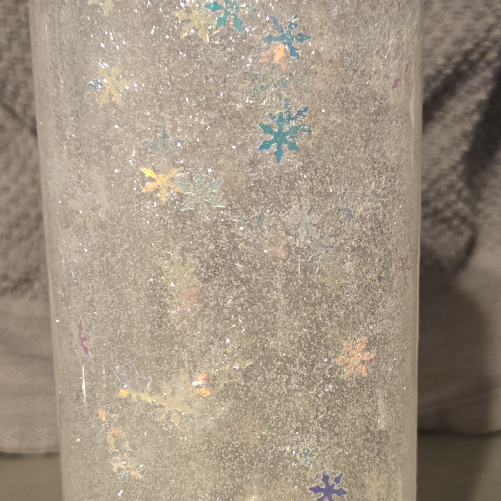 20oz Iridescent Snowflake Plastic Tumbler